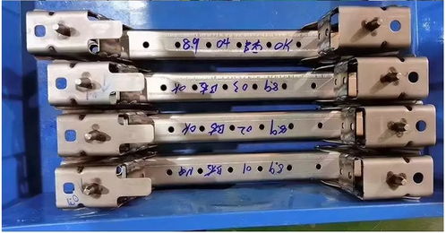 鋁合金電池托盤焊接機(jī)器人