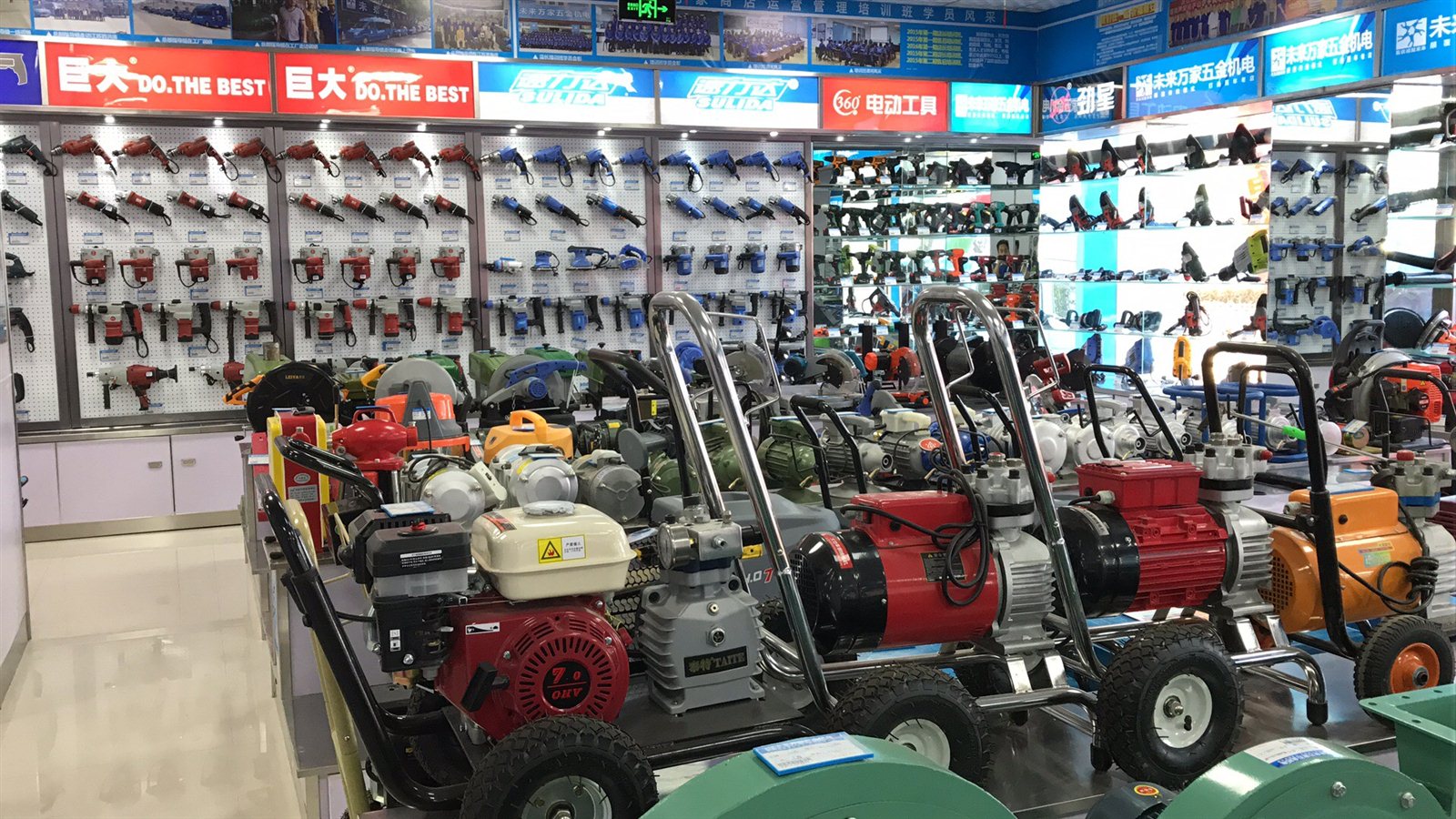 未來(lái)萬(wàn)家五金機(jī)電 一站式解決方案與行業(yè)新航標(biāo)